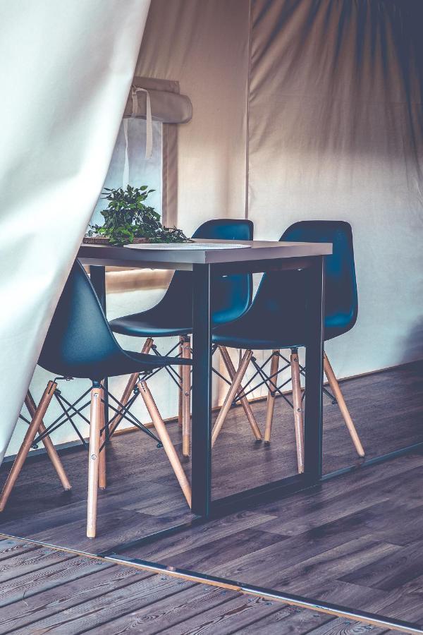 Hotel Glamping Pod Gwiazdami Pietrusza Wola Exterior foto